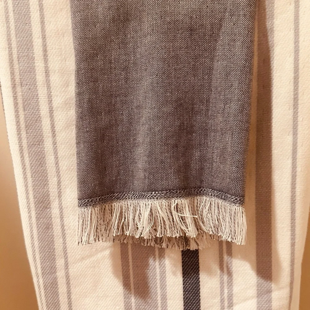 Navy & cream Striped Shower Curtain + 2 decorative towels